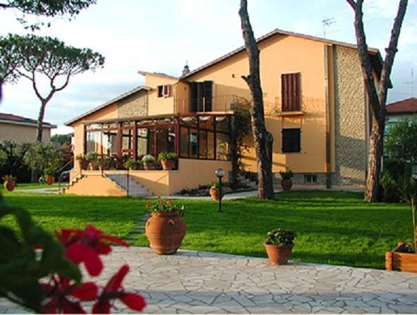 B&B Villa Acero Marina Di Carrara Εξωτερικό φωτογραφία
